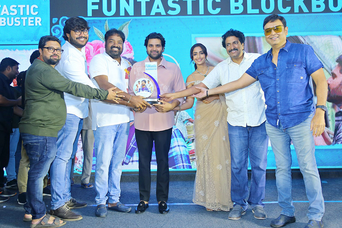 Samajavaragamana-Movie-Success-_20Meet-Pics-3.jpg 3