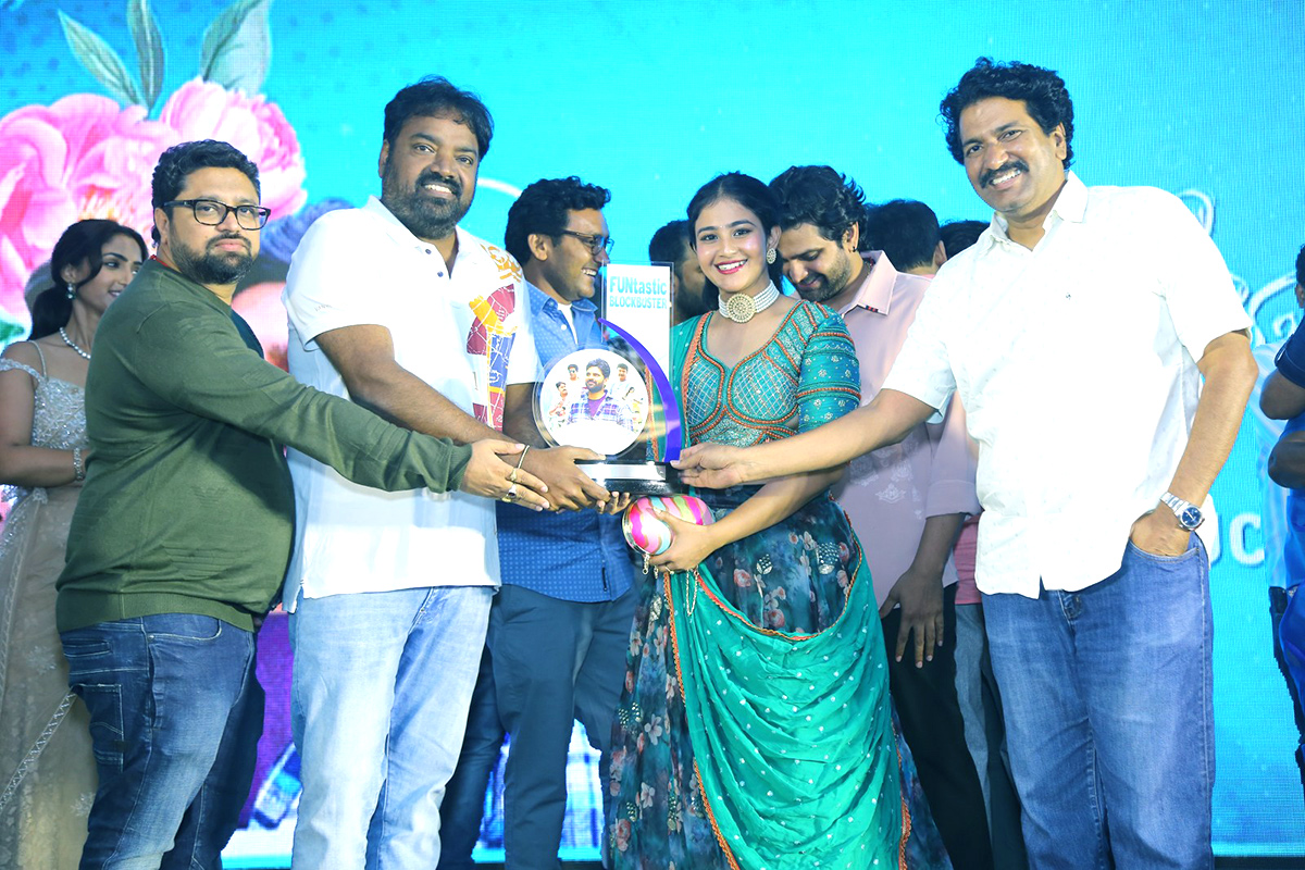 Samajavaragamana-Movie-Success-_20Meet-Pics-32.jpg 29