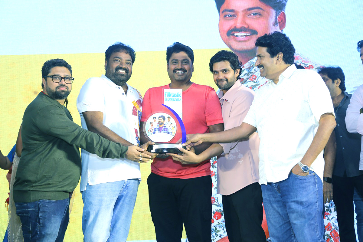 Samajavaragamana-Movie-Success-_20Meet-Pics-34.jpg 31