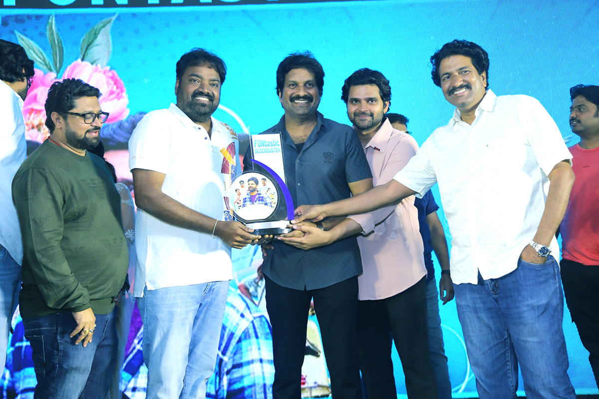 Samajavaragamana-Movie-Success-_20Meet-Pics-37.jpg 34
