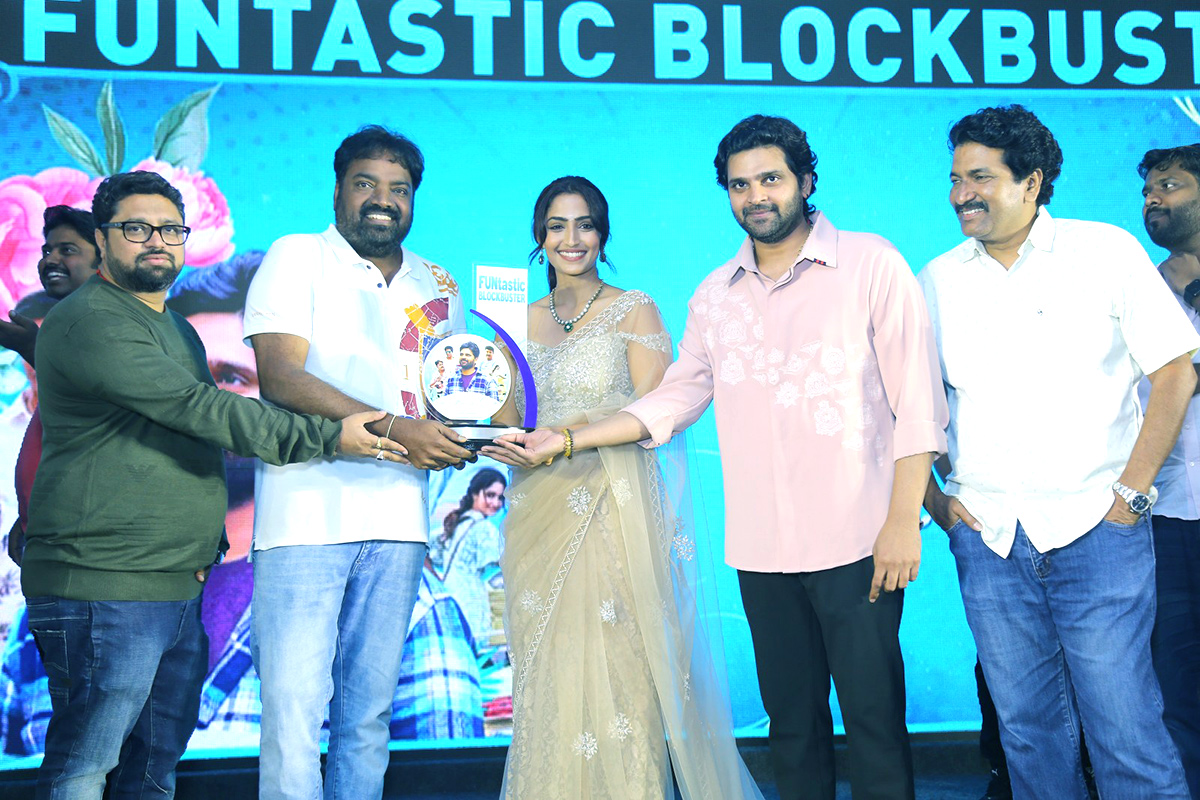 Samajavaragamana-Movie-Success-_20Meet-Pics-40.jpg 35