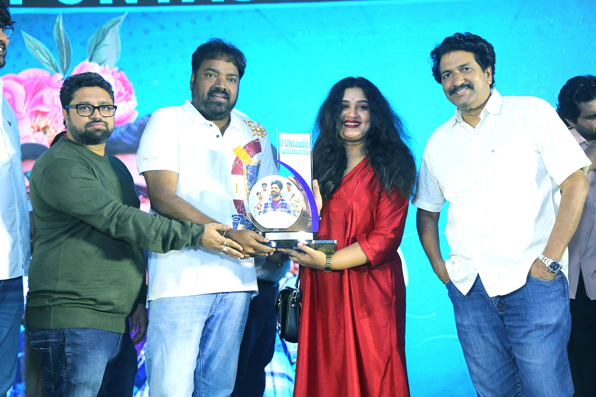 Samajavaragamana-Movie-Success-_20Meet-Pics-5.jpg 5