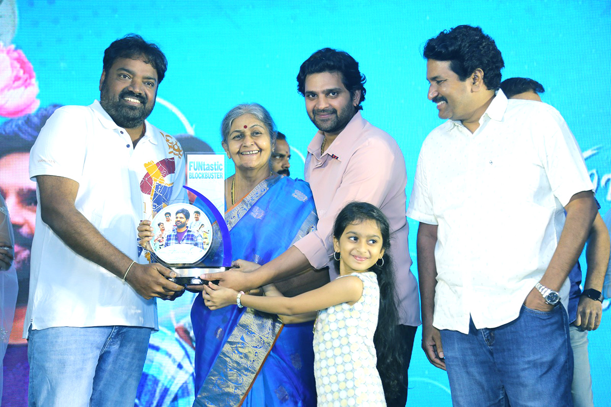 Samajavaragamana-Movie-Success-_20Meet-Pics-9.jpg 9