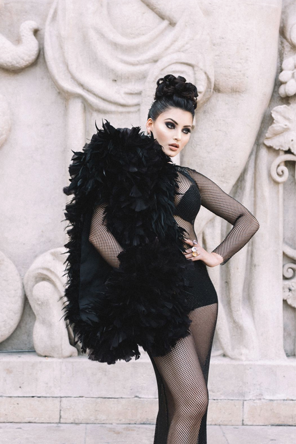 Urvashi-Rautela-02.jpg 2
