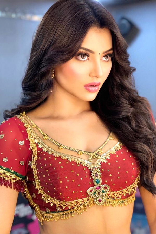 Urvashi-Rautela-18.jpg 19
