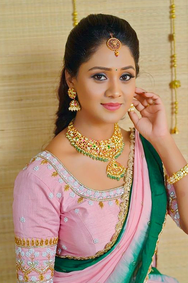 Bigg_20Boss_20beauty_20Keerthy_20Bhatt_20is_20going_20to_20marry_20hero_20Vijay_20Karthik_20Photos_3.jpg 4