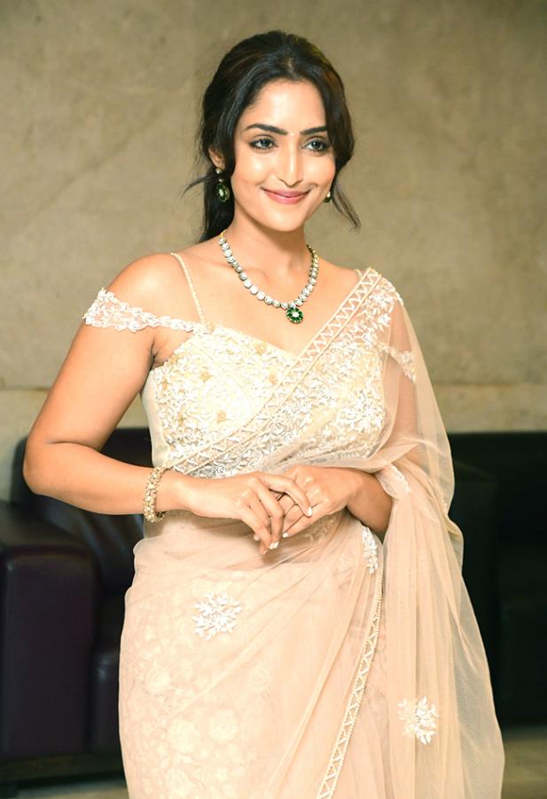 Heroine-Reba-Monica-John-Exclusive-Photos-18.jpg 18