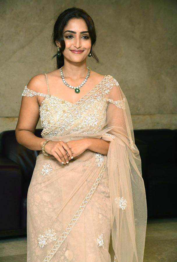 Heroine-Reba-Monica-John-Exclusive-Photos-19.jpg 19