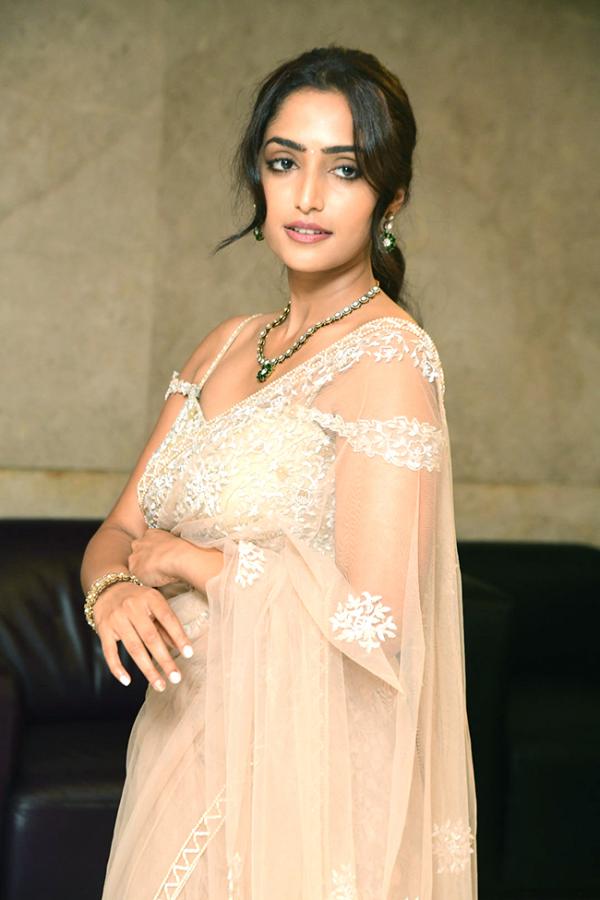 Heroine-Reba-Monica-John-Exclusive-Photos-21.jpg 21