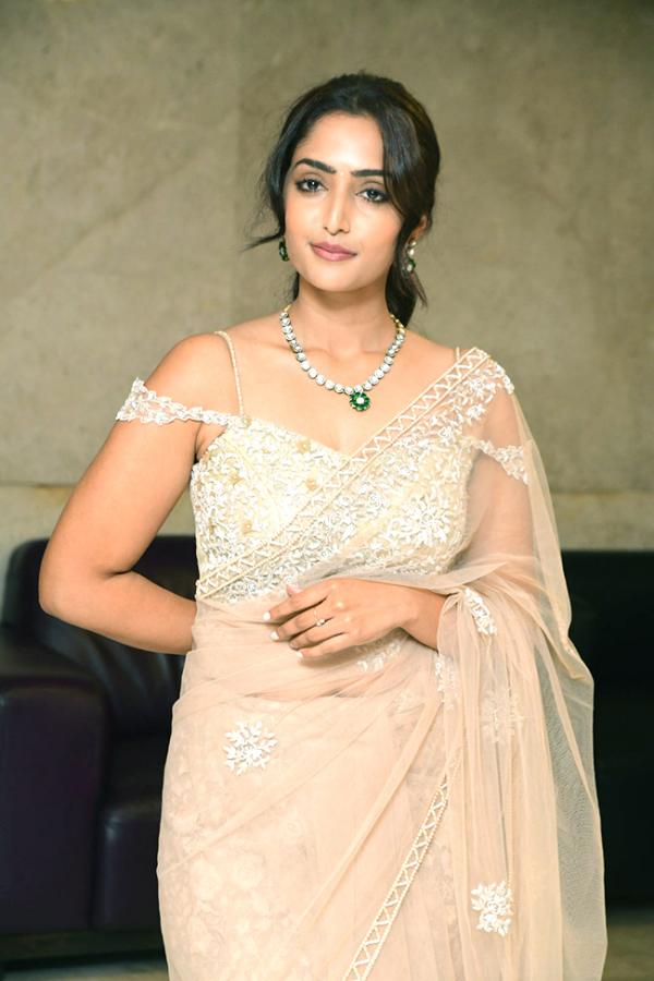 Heroine-Reba-Monica-John-Exclusive-Photos-4.jpg 4