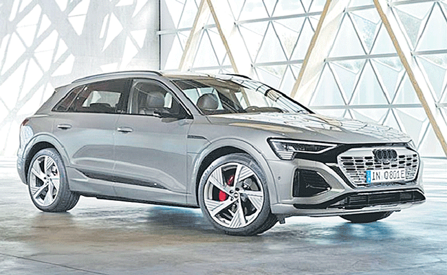 AUDI-Q8-E-TRON.gif