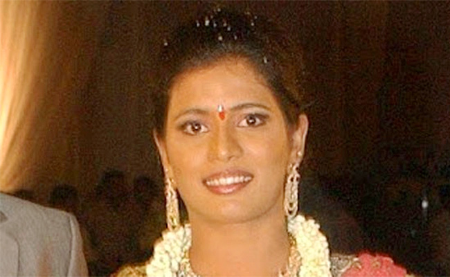 Dk-Aruna-Daughters.jpg