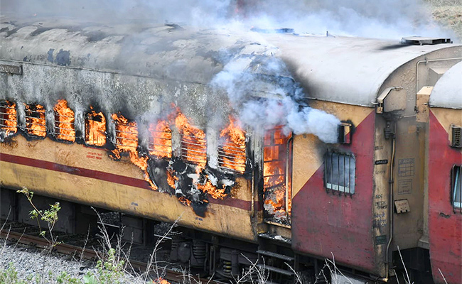 Falaknuma-Express-train-catches-fire.jpg