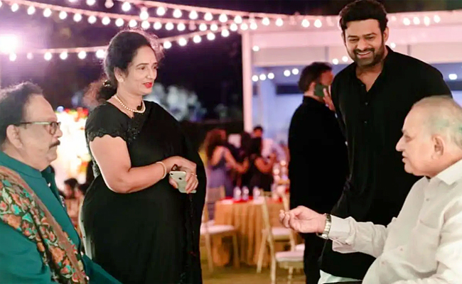 Prabhas_20And_20Krishnam_20Raju_20Photos_15.jpg 16