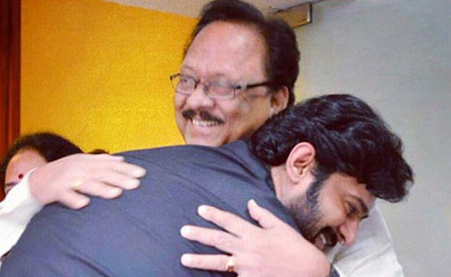 Prabhas_20And_20Krishnam_20Raju_20Photos_4.jpg 5