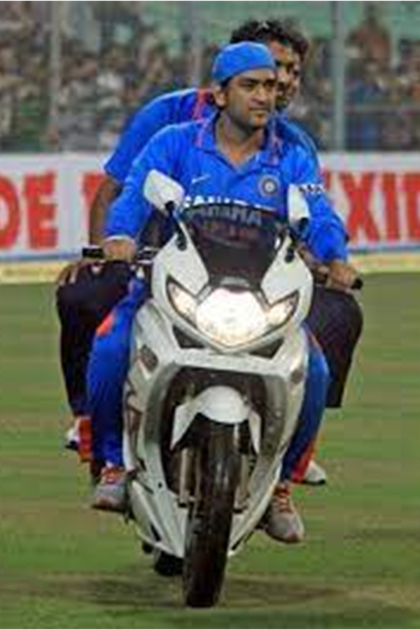 karizma-gmr-ms-dhoni-11.jpg 11