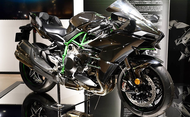 ms-dhoni-kawasaki-ninja-h2-10.jpg 10
