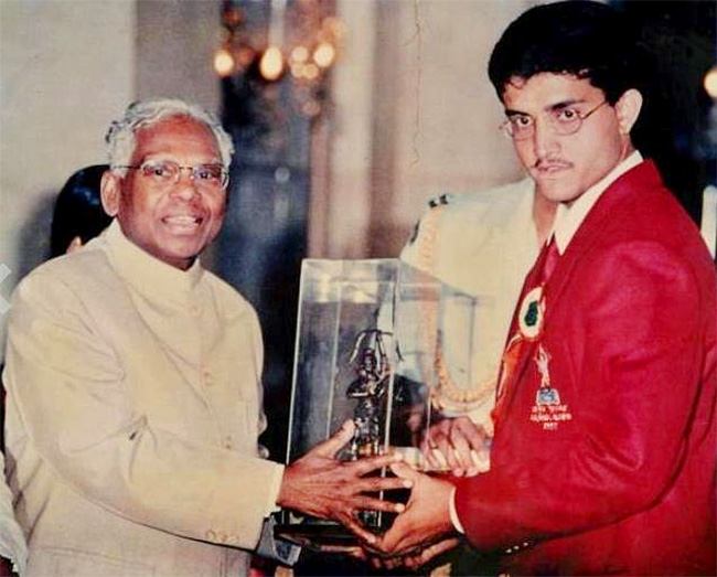 Rare_20Photos_20of_20Sourav_20Ganguly-14.jpg 14