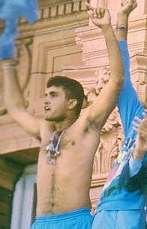 Rare_20Photos_20of_20Sourav_20Ganguly-21.jpg 21