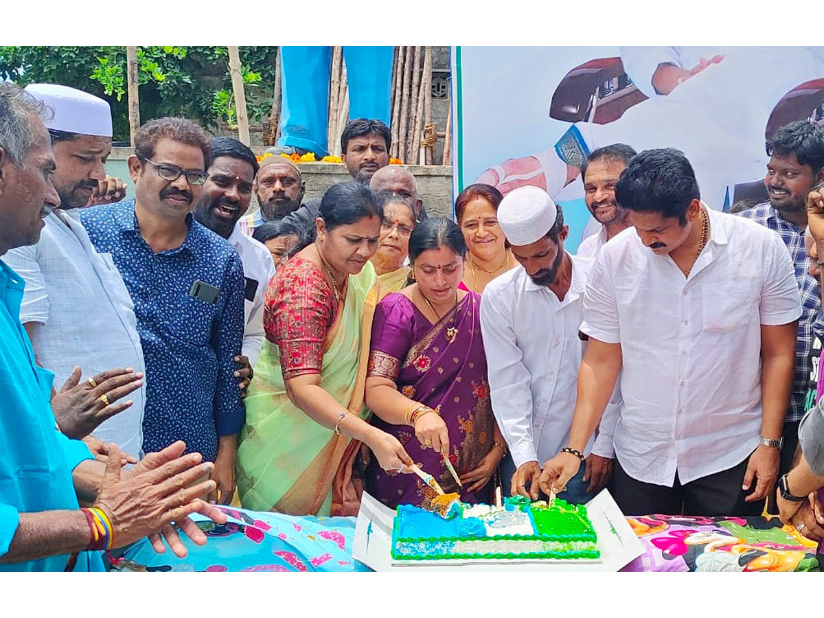 YSR_20Birth_20Anniversary_20Grand_20Celebrations_20in_20Andhra_20pradesh_25.jpg 38