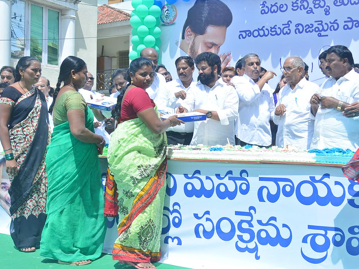 YSR_20Birth_20Anniversary_20Grand_20Celebrations_20in_20Andhra_20pradesh_33.jpg 4