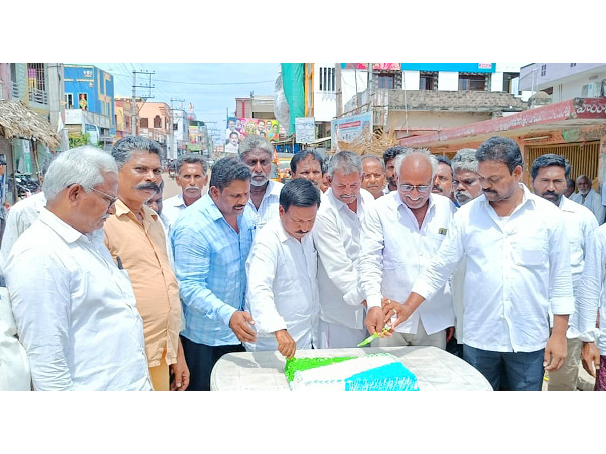 YSR_20Birth_20Anniversary_20Grand_20Celebrations_20in_20Andhra_20pradesh_4.jpg 17