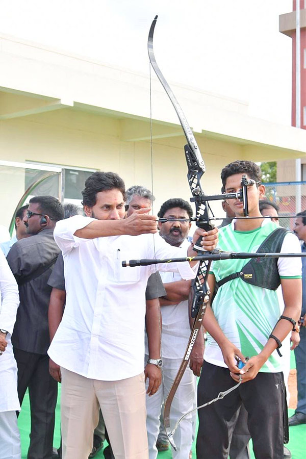 CM_20Jagan_20Inaugurates_20YSR_20Sports_20Academy_20at_20Pulivendula_20Photos_1.jpg 3