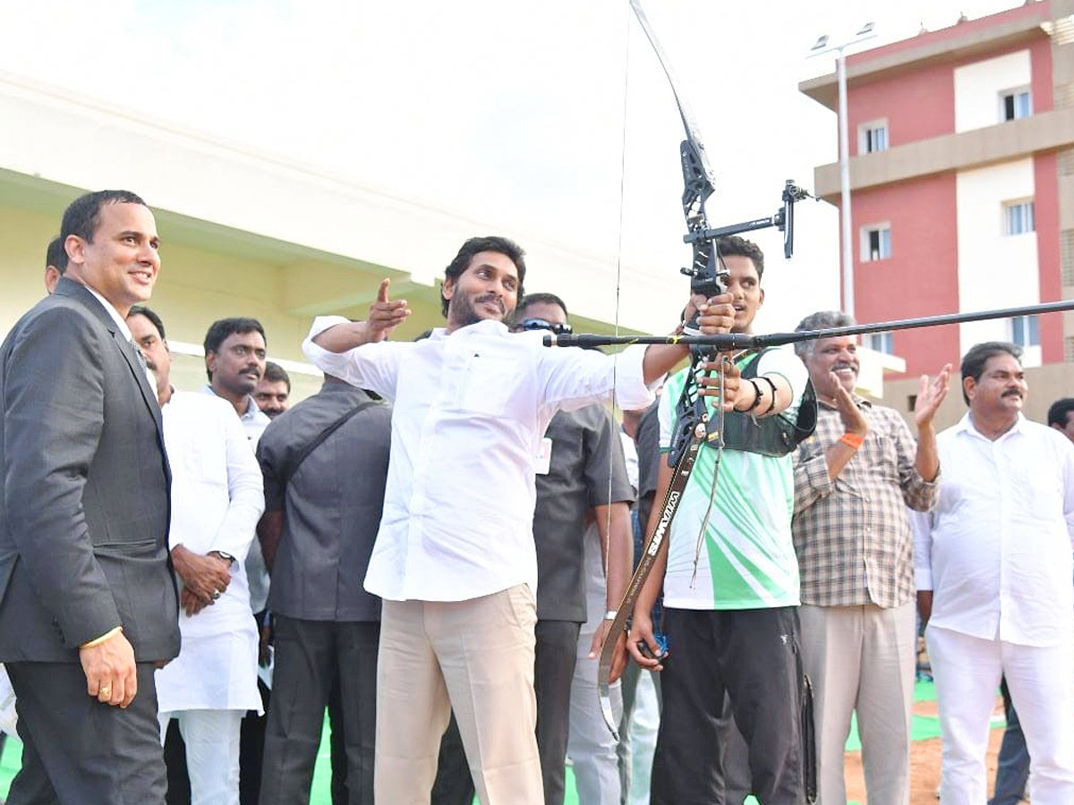 CM_20Jagan_20Inaugurates_20YSR_20Sports_20Academy_20at_20Pulivendula_20Photos_14.jpg 15