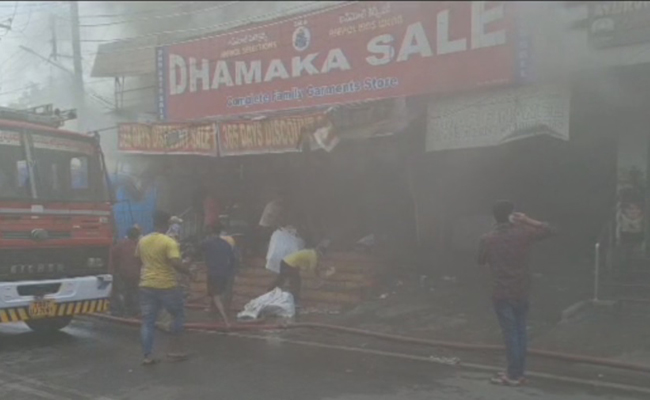 Fire_20Accident_20Near_20Secunderabad_20Railway_20Station-02.jpg