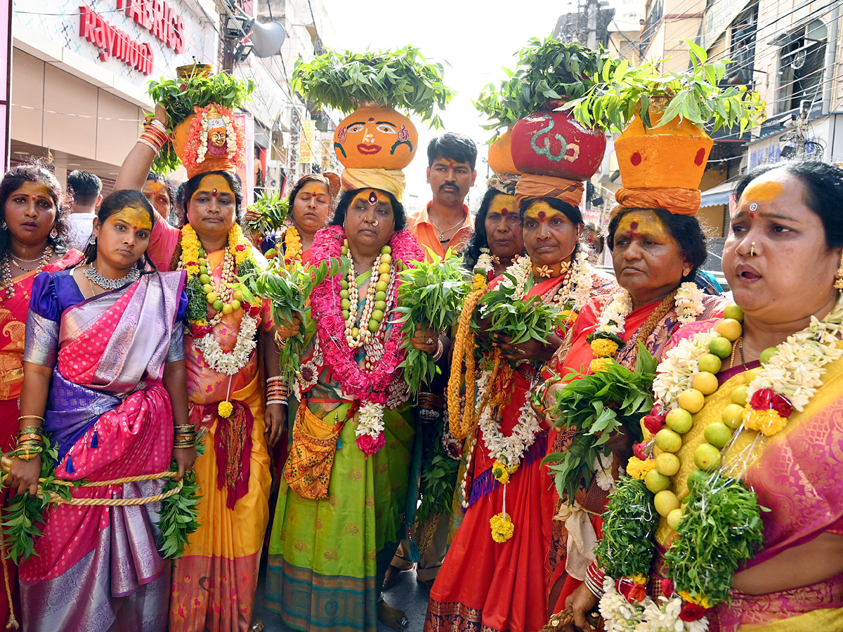 Secunderabad_20Ujjaini_20Mahankali_20Bonalu_202023_20Photos_14.jpg 15