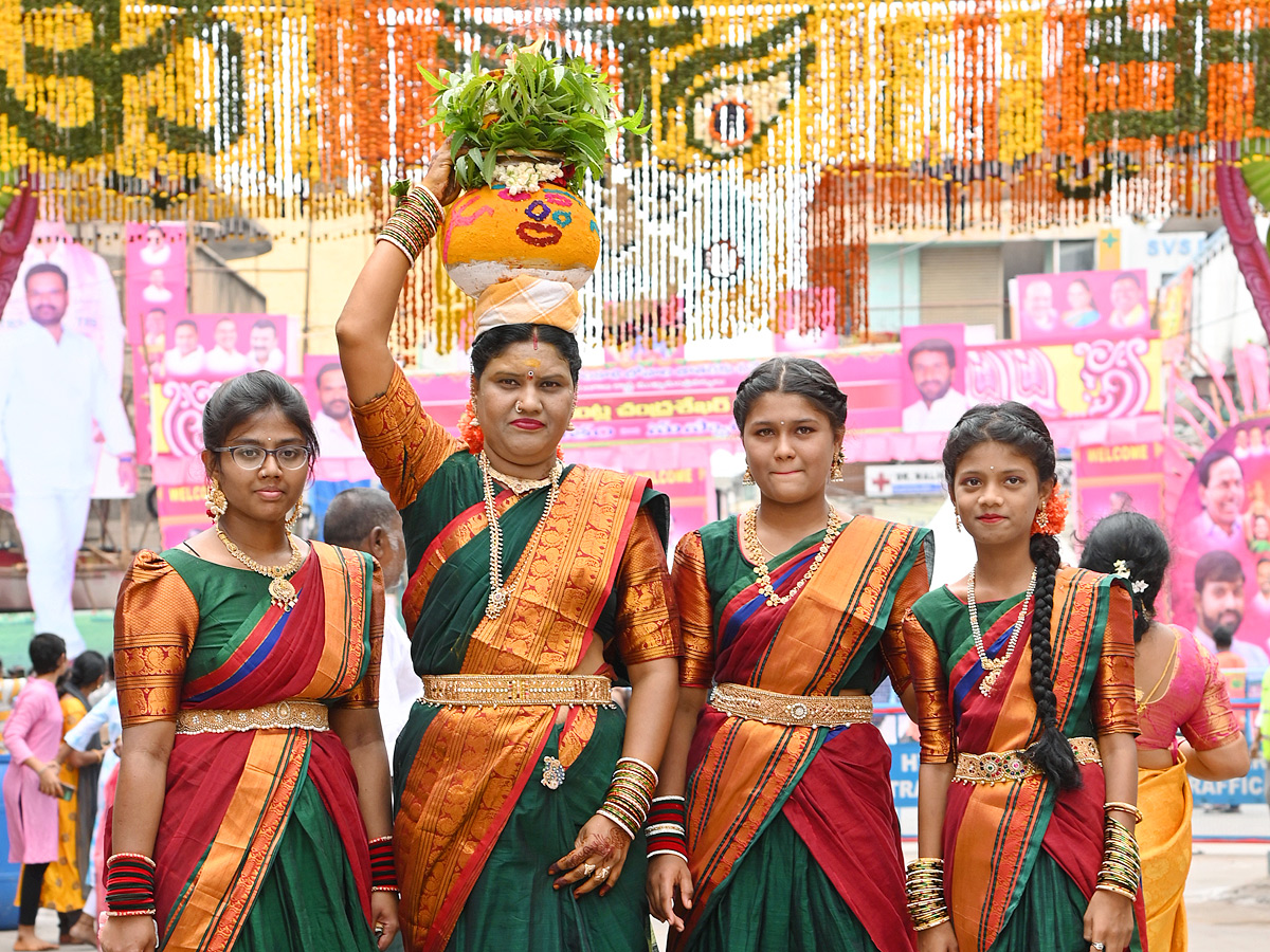 Secunderabad_20Ujjaini_20Mahankali_20Bonalu_202023_20Photos_18.jpg 19