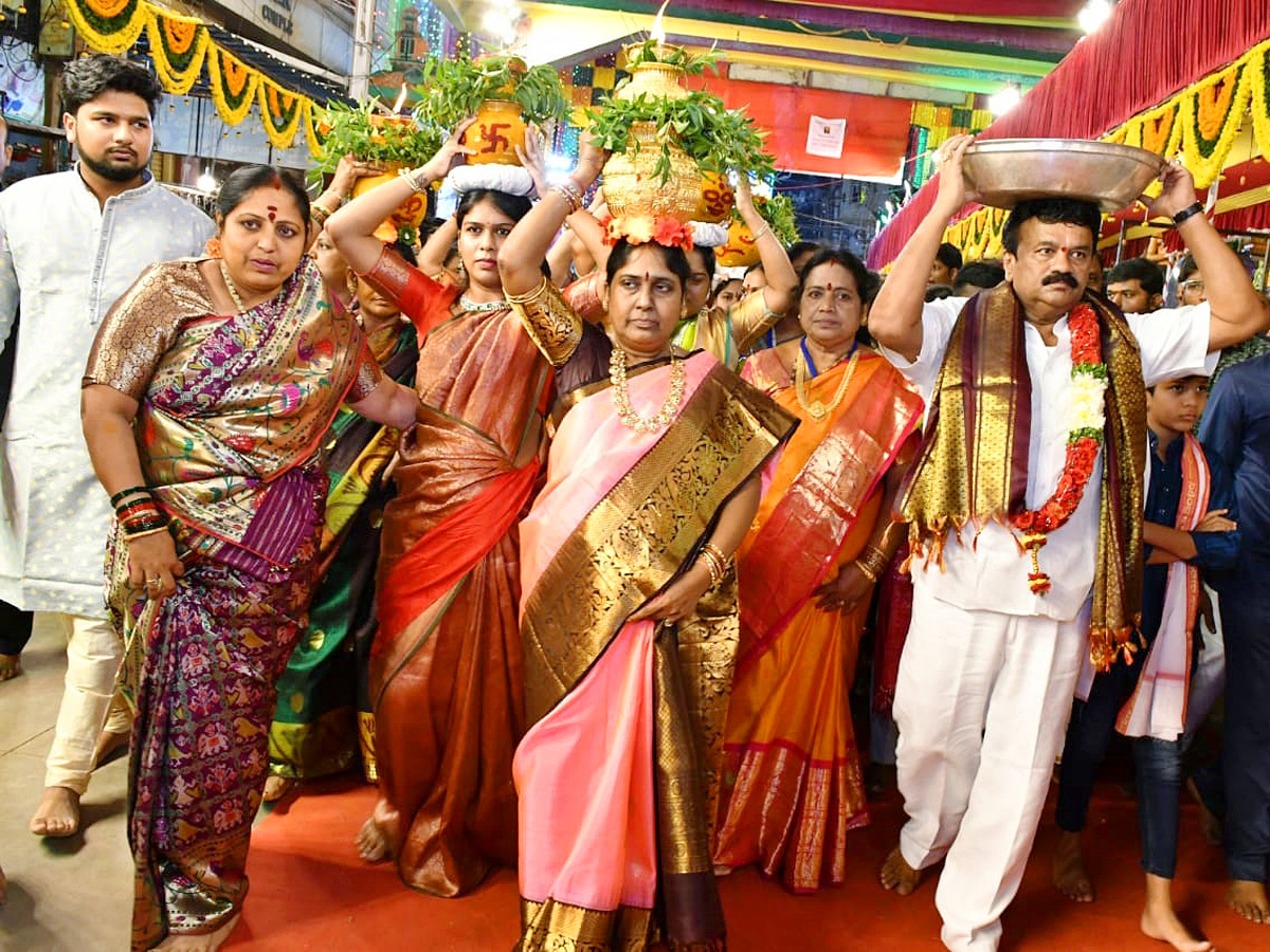 Secunderabad_20Ujjaini_20Mahankali_20Bonalu_202023_20Photos_2.jpg 3