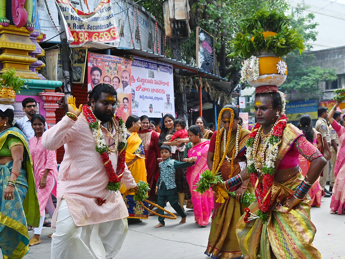 Secunderabad_20Ujjaini_20Mahankali_20Bonalu_202023_20Photos_24.jpg 25