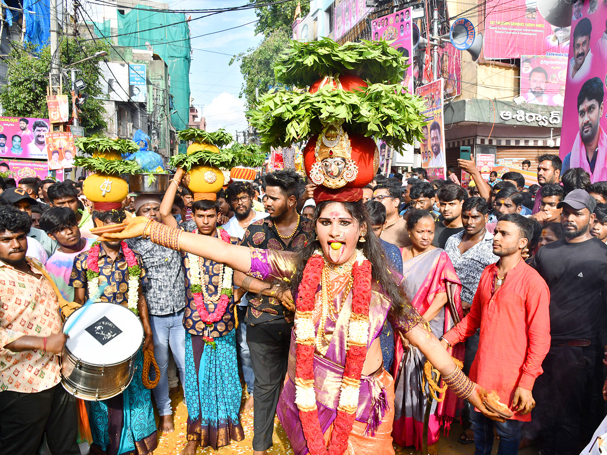 Secunderabad_20Ujjaini_20Mahankali_20Bonalu_202023_20Photos_25.jpg 26