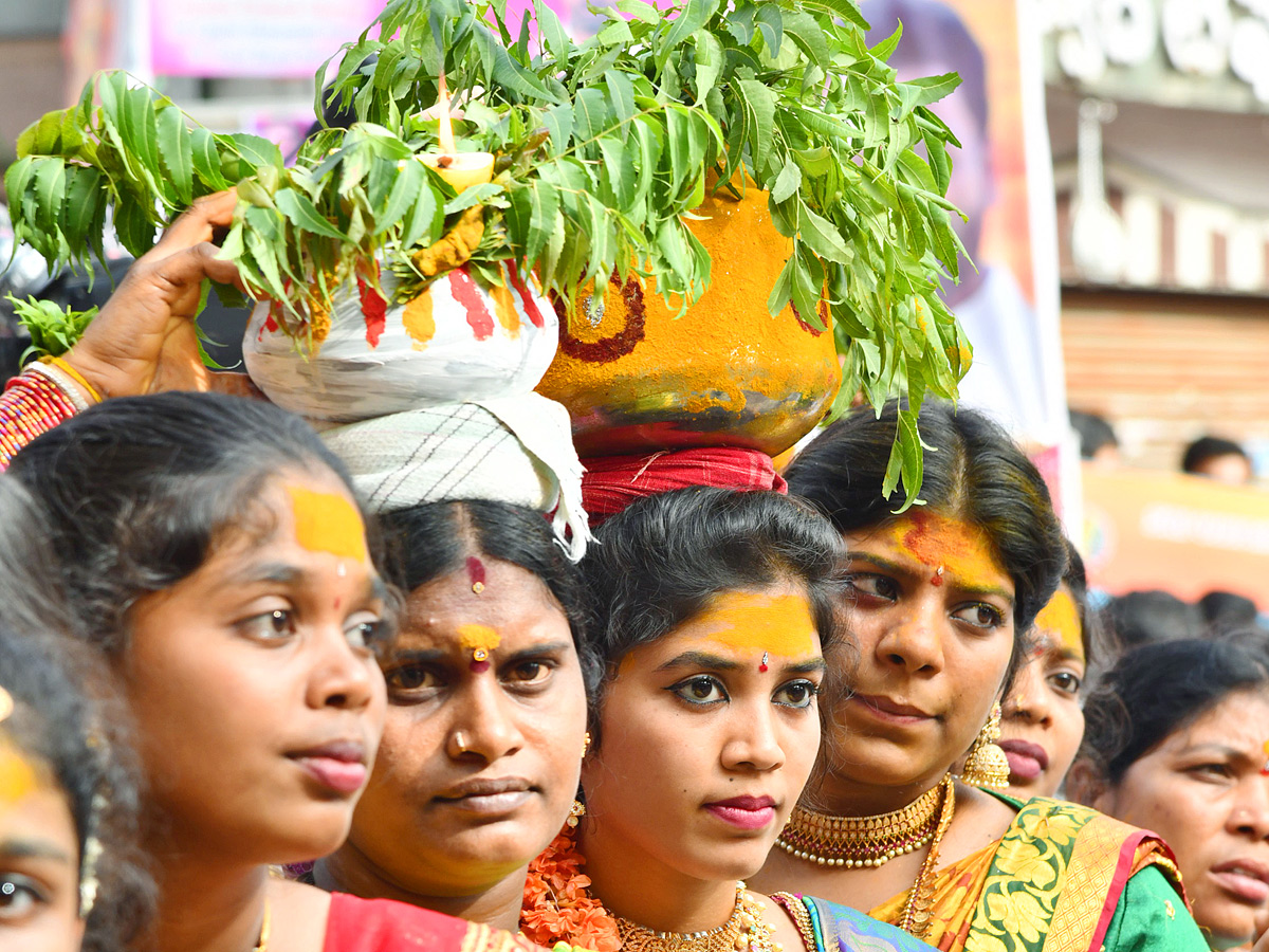 Secunderabad_20Ujjaini_20Mahankali_20Bonalu_202023_20Photos_26.jpg 27