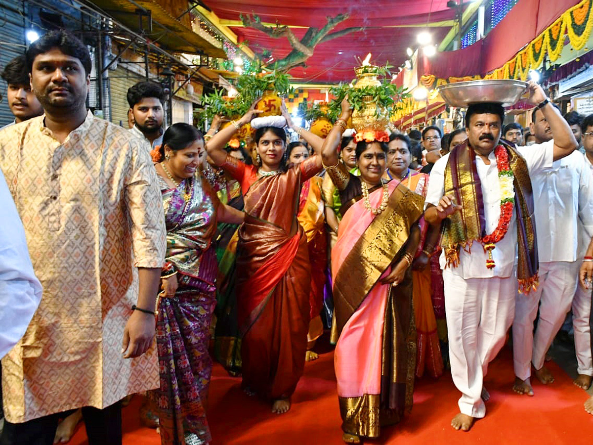 Secunderabad_20Ujjaini_20Mahankali_20Bonalu_202023_20Photos_4.jpg 5
