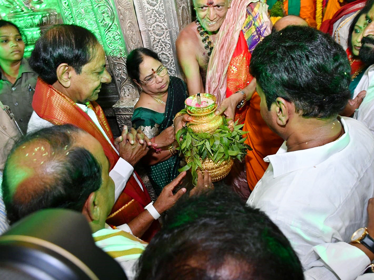 Secunderabad_20Ujjaini_20Mahankali_20Bonalu_202023_20Photos_7.jpg 8
