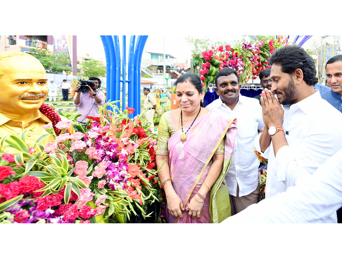 CM_20YS_20Jagan_20Inaugurates_20Al_20Dixon_20Unit_20At_20Kopparthi_20Photos_3.jpg 4