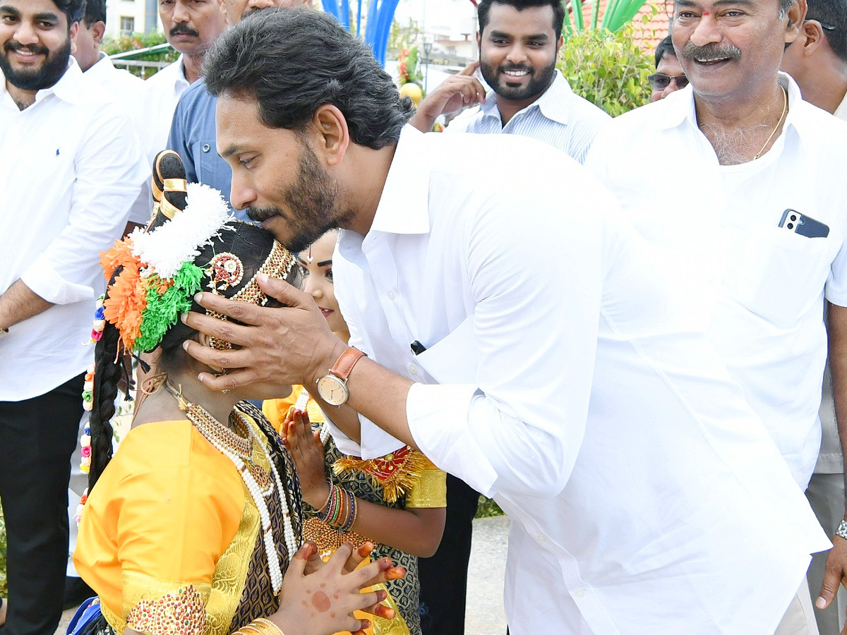 CM_20YS_20Jagan_20Inaugurates_20Al_20Dixon_20Unit_20At_20Kopparthi_20Photos_9.jpg 9