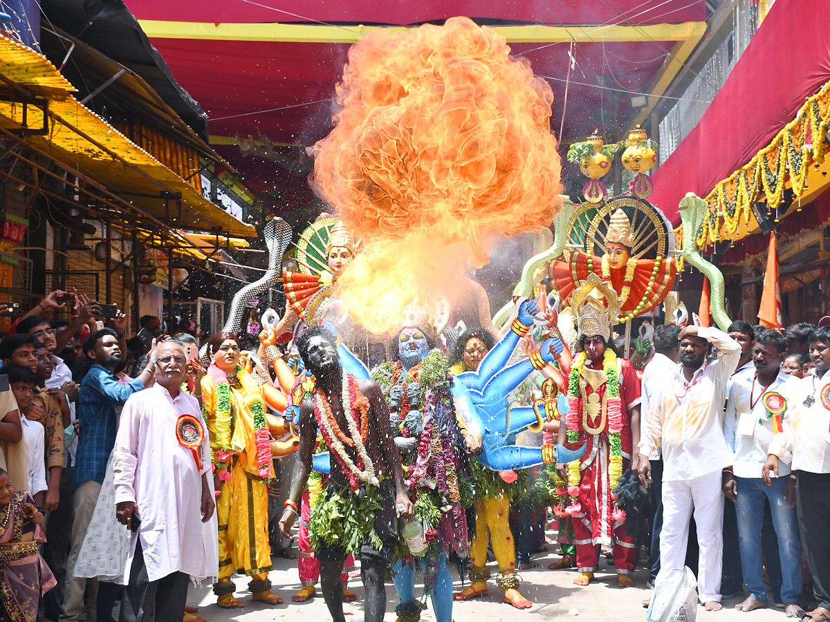 Ujjaini_20Mahankali_20Bonalu_20at_20Secunderabad_20PHotos_10.jpg 11