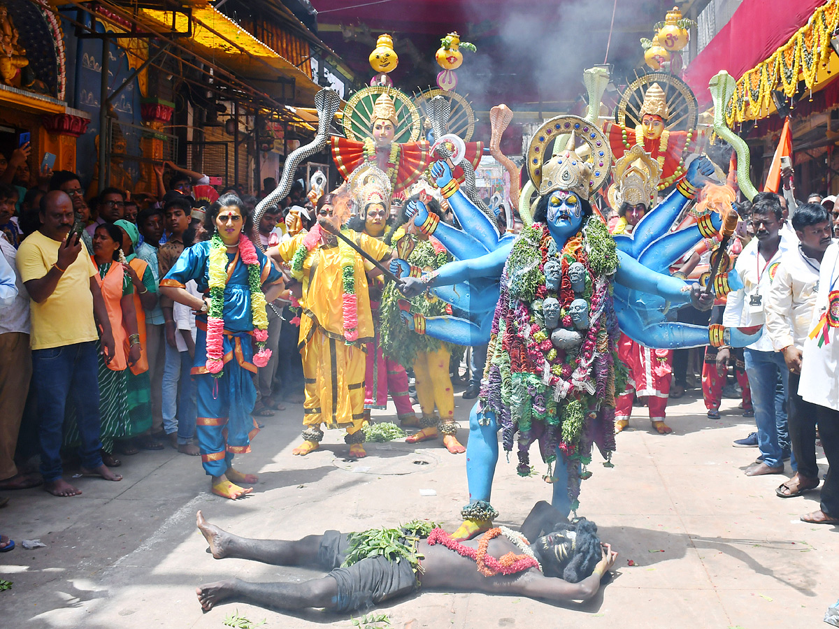 Ujjaini_20Mahankali_20Bonalu_20at_20Secunderabad_20PHotos_11.jpg 12