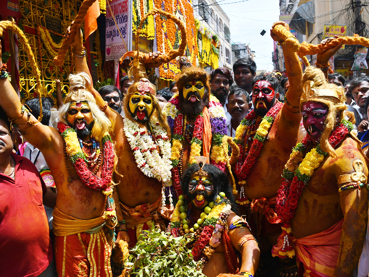 Ujjaini_20Mahankali_20Bonalu_20at_20Secunderabad_20PHotos_12.jpg 13