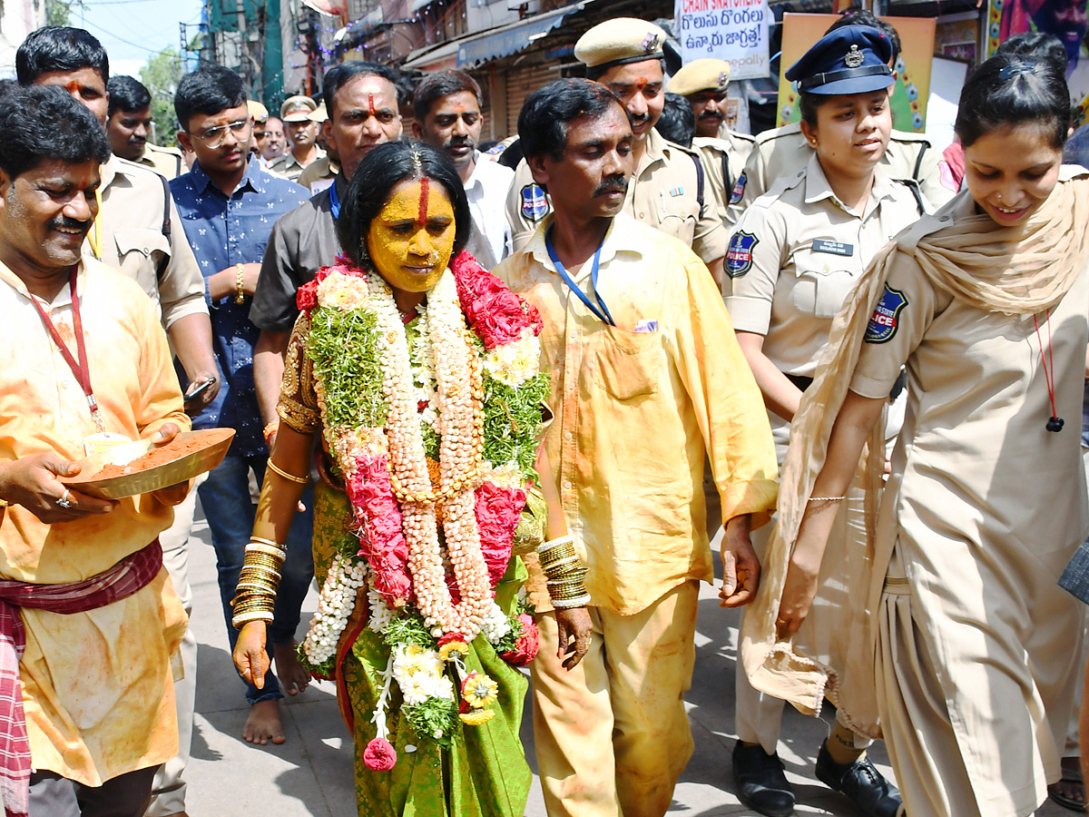 Ujjaini_20Mahankali_20Bonalu_20at_20Secunderabad_20PHotos_13.jpg 14