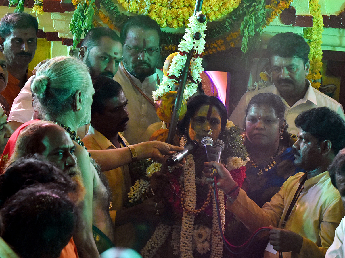 Ujjaini_20Mahankali_20Bonalu_20at_20Secunderabad_20PHotos_3.jpg 4
