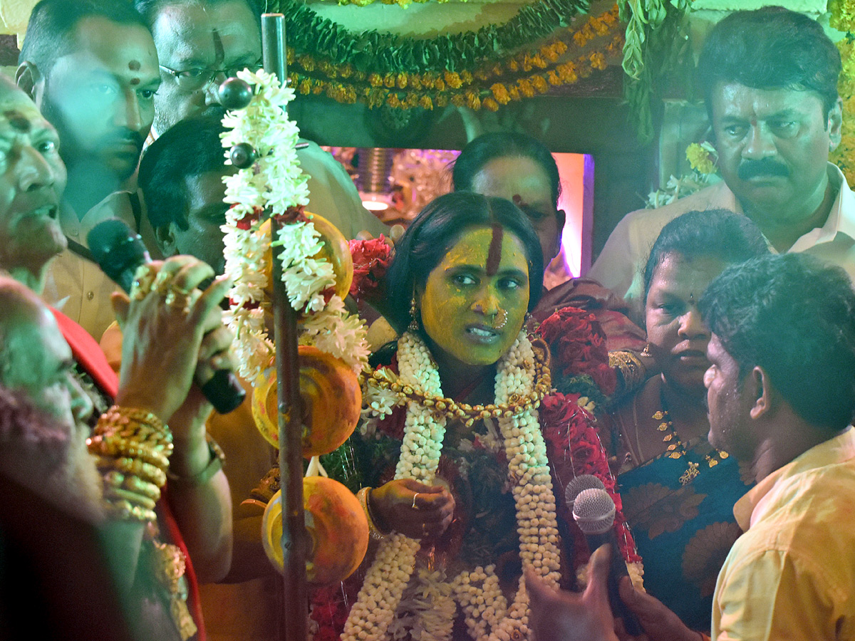 Ujjaini_20Mahankali_20Bonalu_20at_20Secunderabad_20PHotos_4.jpg 5