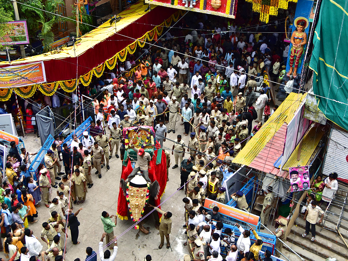 Ujjaini_20Mahankali_20Bonalu_20at_20Secunderabad_20PHotos_5.jpg 6