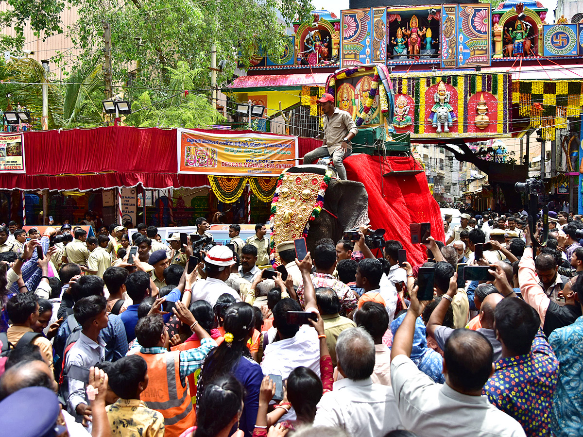 Ujjaini_20Mahankali_20Bonalu_20at_20Secunderabad_20PHotos_7.jpg 8