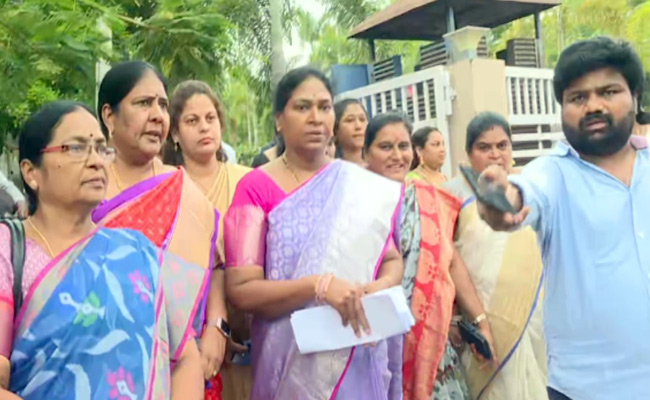 pothala-sunitha.jpg