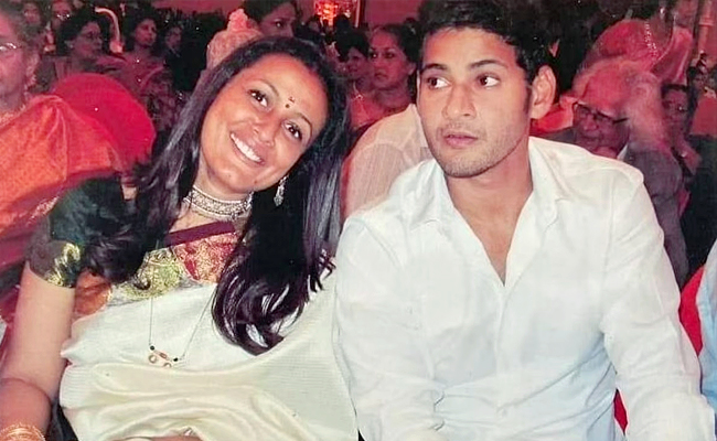 Mahesh_20Babu_20And_20Wife_20Namrata_20Marriage_20Photos_17.jpg 17