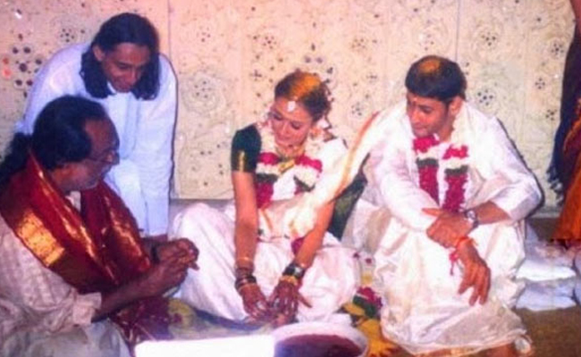 Mahesh_20Babu_20And_20Wife_20Namrata_20Marriage_20Photos_4.jpg 5